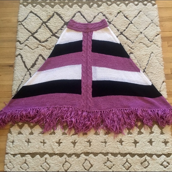 Beautiful Poncho - Picture 2 of 3